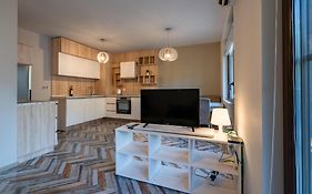 Bright 1Bdr Apartment With A Balcony
